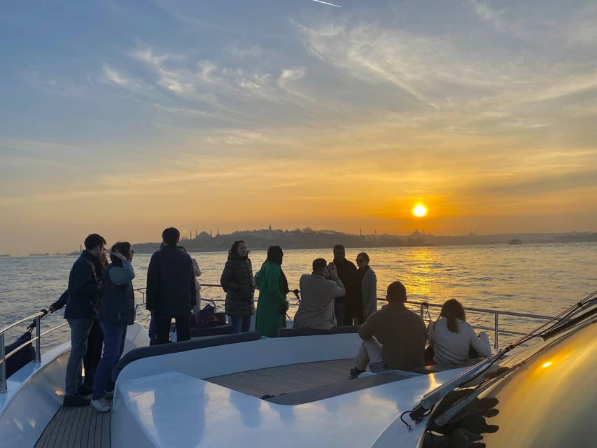 Istanbul: Bosphorus Sunset Yacht Cruise with Live Guide - Meeting at Kabatas without confusion