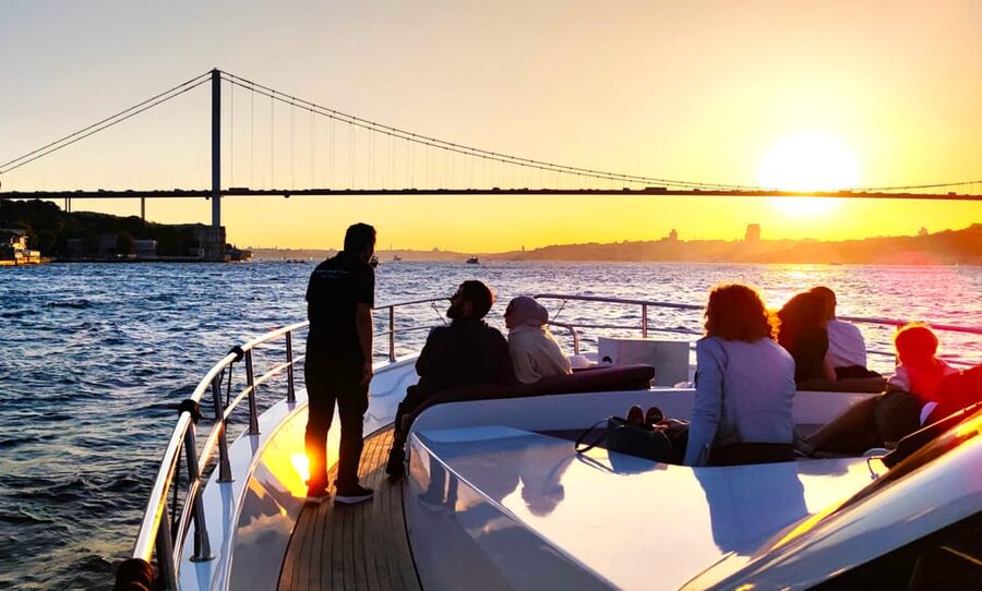 Istanbul: Bosphorus Sunset Yacht Cruise with Live Guide - What the $35 price includes