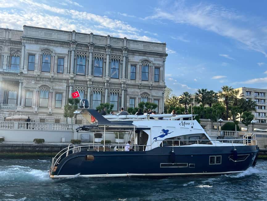 Istanbul: Bosphorus Yacht Cruise with Golden Horn View - A 15-minute pause on the Bosphorus