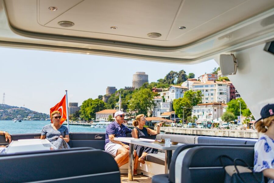 Istanbul: Bosphorus Yacht Cruise with Stopover on Asian Side - Ortaköy and the first Bosphorus bridge