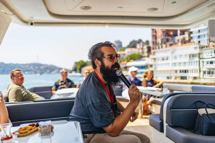 Istanbul: Bosphorus Yacht Cruise with Stopover on Asian Side - Rumeli Fortress and the second bridge