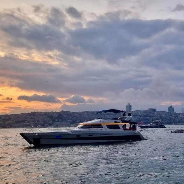 Istanbul: Daytime Bosphorus Yacht Cruise with Fruit & Snacks - What this Bosphorus cruise is really like