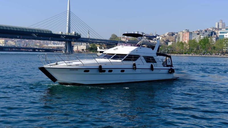 Istanbul: Luxury Yacht on Bosphorus - Leaving from Eminönü or Karaköy