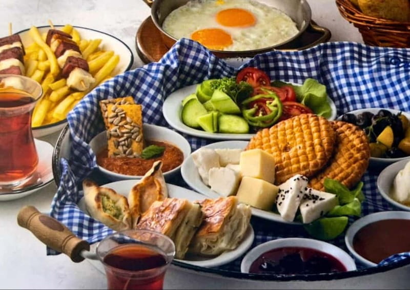 Istanbul: Morning Bosphorus Yacht Cruise w/Turkish Breakfast - Who will enjoy this cruise most?