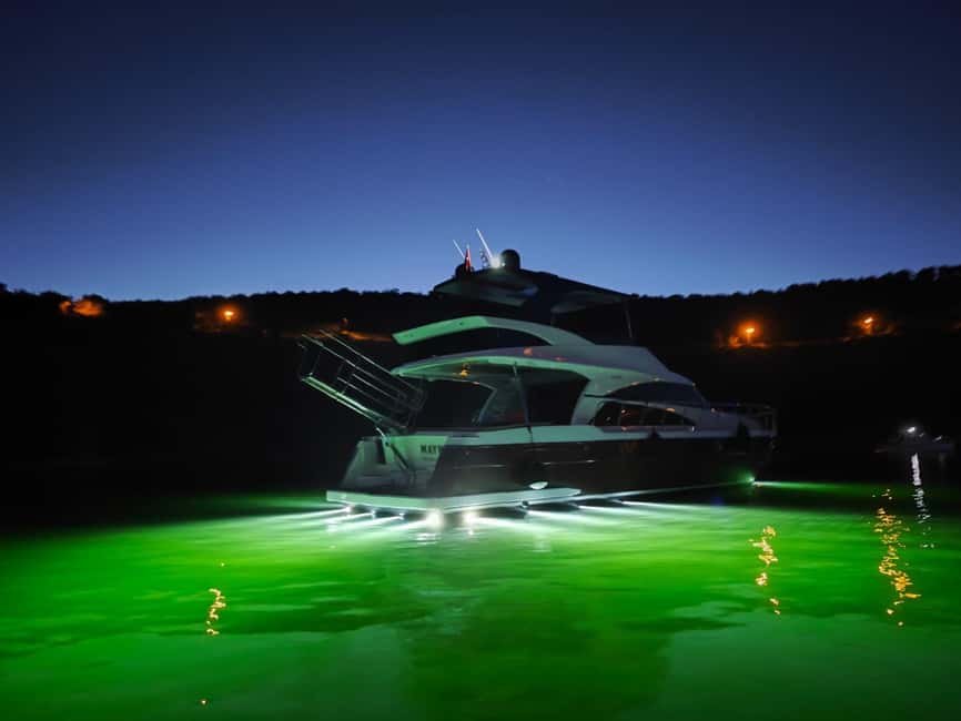 Istanbul: Private Bosphorus Yacht with Tour Guide and Snacks - Why the Bosphorus is the right place to see Istanbul