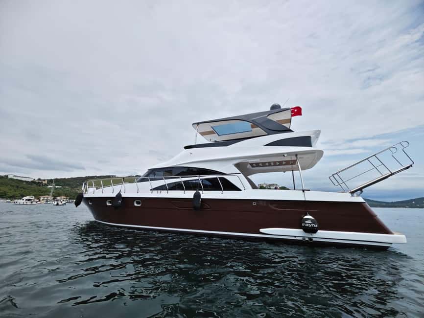 Istanbul: Private Bosphorus Yacht with Tour Guide and Snacks - Leaving Karaköy and finding your view
