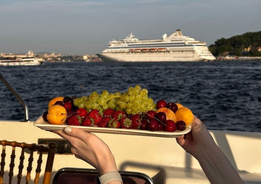 Istanbul: Small-Group Luxury Yacht Sunset Cruise w/ Snacks - The Maiden’s Tower and the return toward the Golden Horn