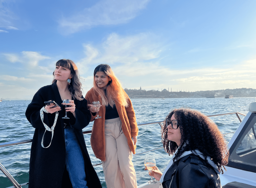 Istanbul: Small Group Yacht Tour with Unlimited Wine - Dolmabahçe, Çırağan, and Ortaköy