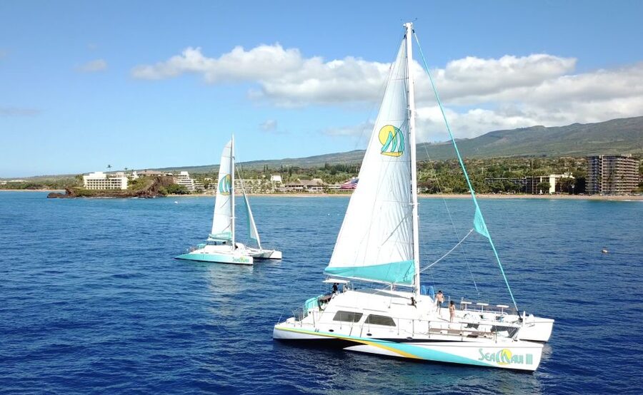Kaanapali: Sunset Dinner Catamaran Cruise With Drinks - Leaving Kaanapali Beach by catamaran