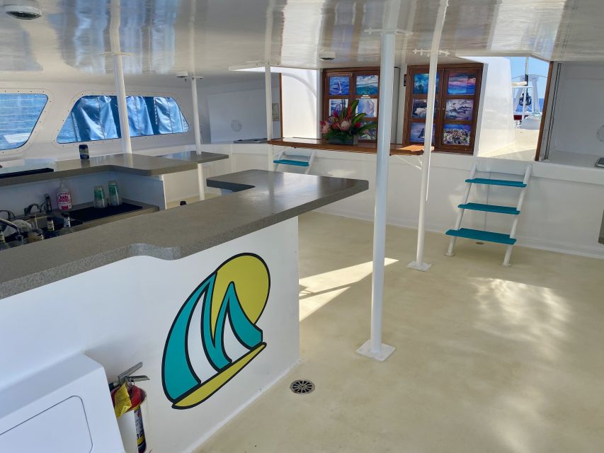 Kaanapali: Sunset Dinner Catamaran Cruise With Drinks - Small details that improve the evening