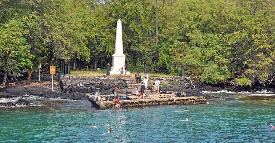 Kailua-Kona: Captain Cook Reef Catamaran Day Trip with Lunch - A half-day cruise from Honokau Harbor