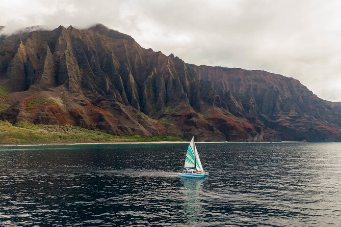 Kauai: Leila Na Pali Sunset Dinner Sail - Who should book the Leila sunset dinner sail