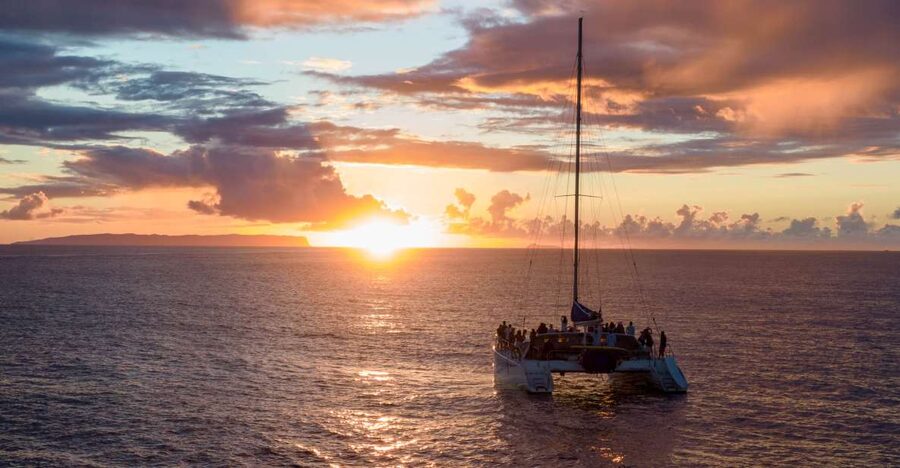 Kauai: Napali Coast Sunset Sailboat Tour with Dinner - Sunset Light and the Champagne Toast