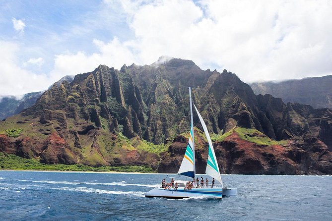 Kauai’s Na Pali Coast Snorkel and Sail Tour - Why the Na Pali Coast looks different from the sea
