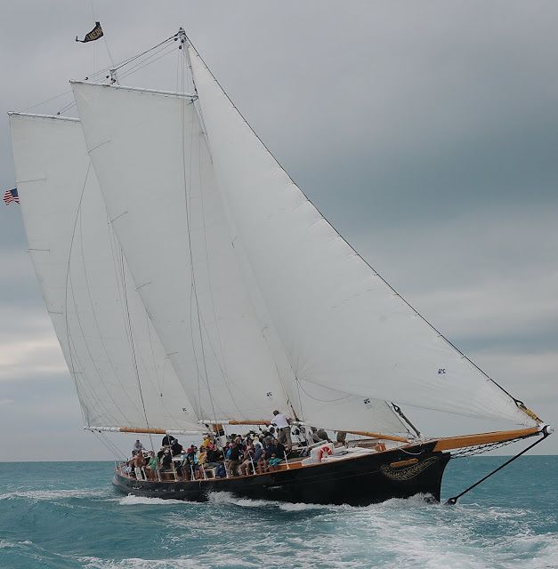 Key West: Schooner Sunset Sail with Food & Drinks - How crowded and social is the boat?