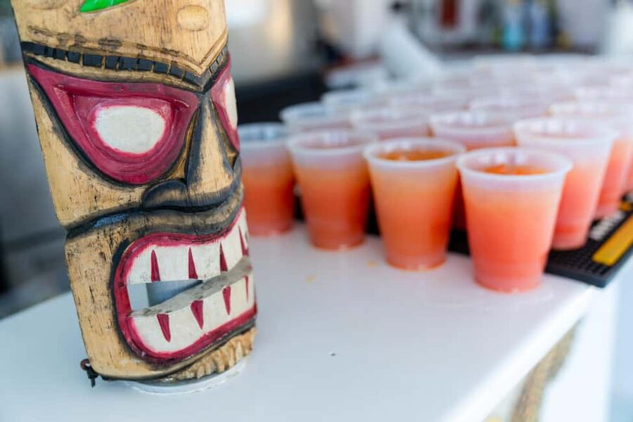 Key West: Sunset Sailing Trip with Open Bar, Food and Music - My take: a good choice for a classic Key West evening