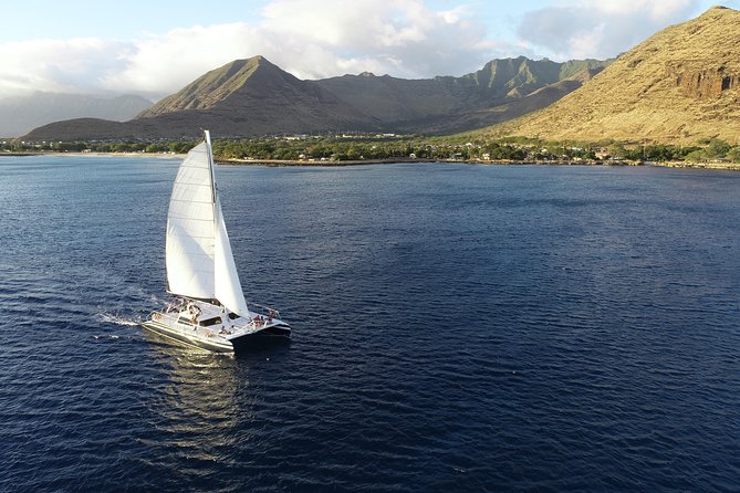 Ko Olina Catamaran Sail and Snorkel with Lunch - Sailing the west coast aboard a 53-foot catamaran