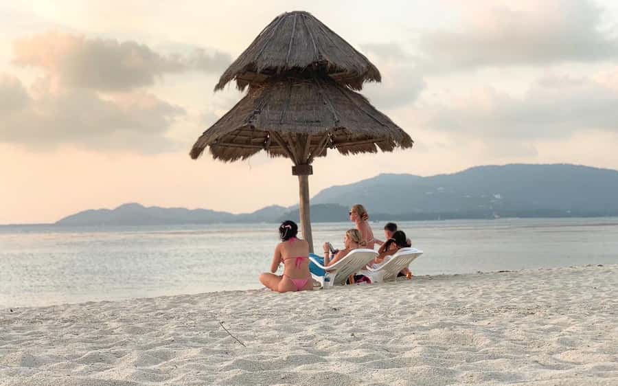 Koh Samui: Koh Tan and Koh Madsum Half-Day Tour by Catamaran - Koh Madsum and the pigs of Pig Island