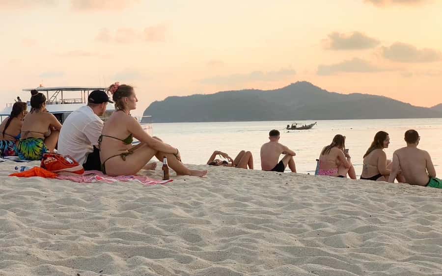 Koh Samui: Koh Tan and Koh Madsum Half-Day Tour by Catamaran - Lunch, fruit, drinks, and the boat facilities