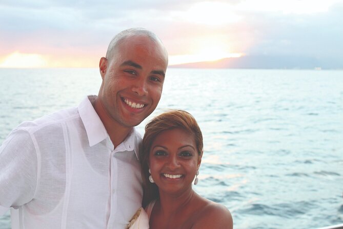 Kona Signature Catamaran Sunset Sail - Drinks and dinner on a 90-minute cruise