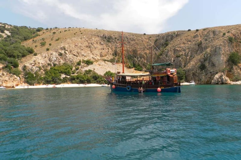 Krk : Sailing along the coasts of island Krk and Plavnik - Plavnik and the Griffon Vultures
