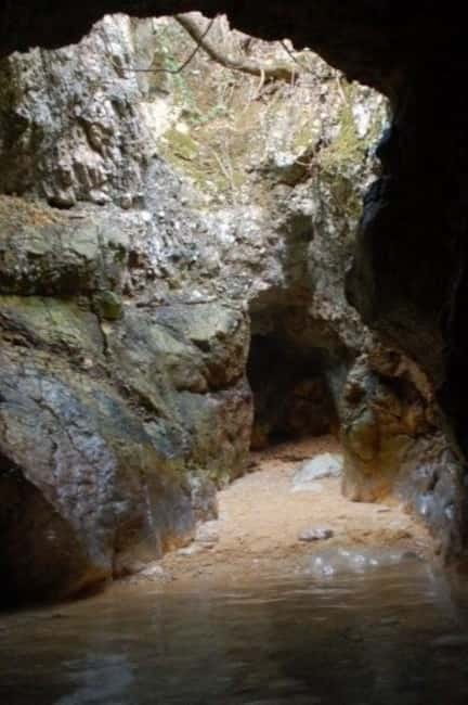 Krk : Sailing along the coasts of island Krk and Plavnik - Swimming at Fox Bay and the Plavnik Cave
