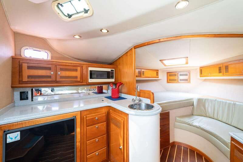 La Crucecita: Private Yacht Cruise in Huatulco with Drinks - Lunch on shore, or a slower meal on the boat