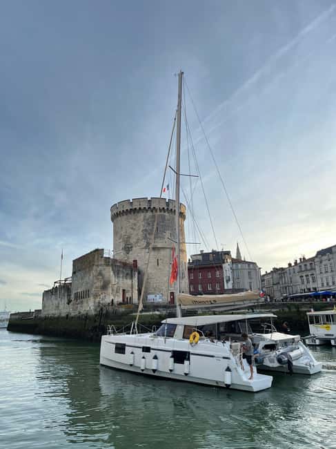 La Flotte en Ré - 2 hrs Evening Catamaran Cruise - Why the evening departure matters