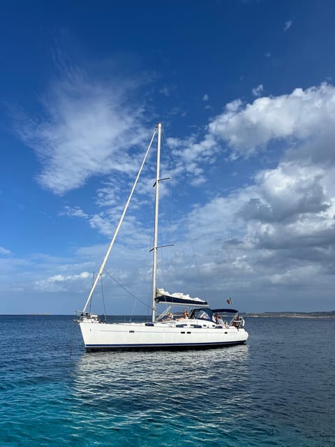 La Maddalena: daily sailing tour archipelago La Maddalena - Sailing, swimming, and the rhythm of eight hours