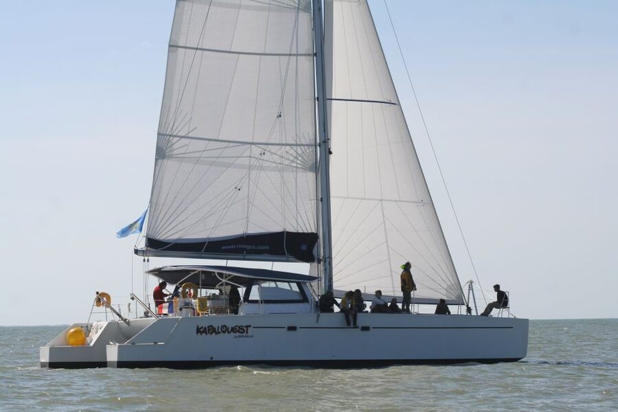 La Rochelle: Coastline Sailing Cruise - When the engines stop in the bay