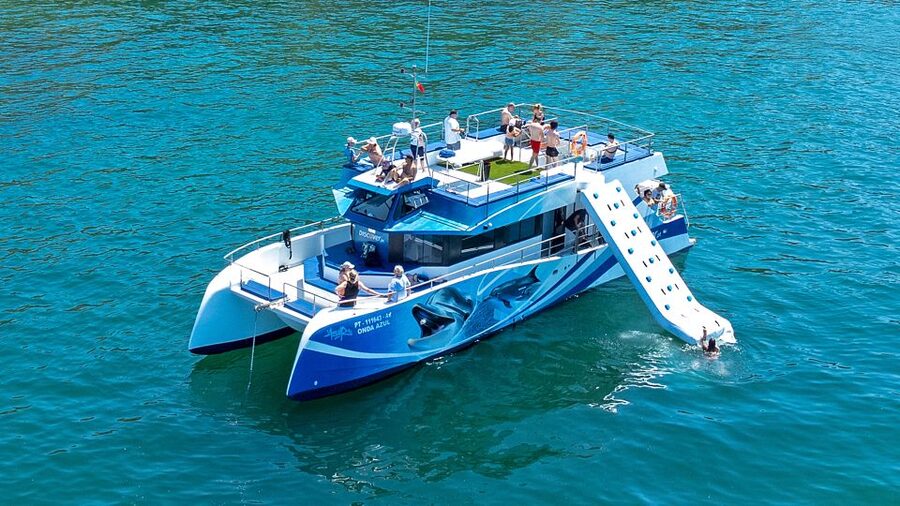 Lagos: Dolphins & Caves - Catamaran - The snack and onboard facilities