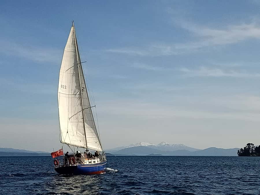 Lake Taupo: Classical Sailing to the Māori Rock Carvings - The crossing to Mine Bay