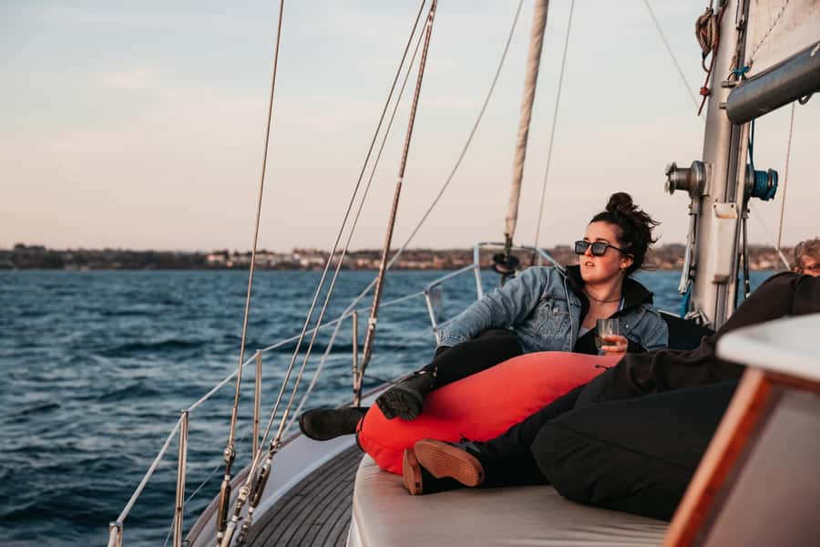 Lake Taupo: Classical Sailing to the Māori Rock Carvings - Drinks, blankets, and the ride home