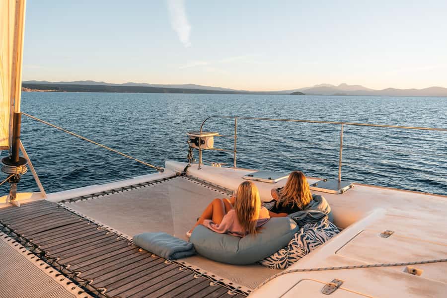 Lake Taupo: Luxury Sailing Catamaran to Māori Rock Carvings - Drinks, food, and the onboard atmosphere