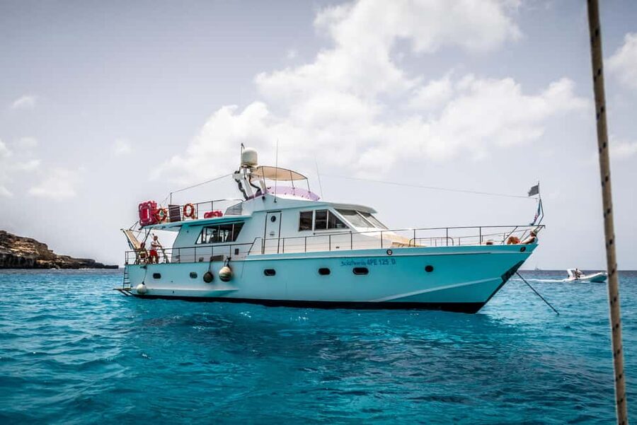 Lampedusa: Yacht excursion, swimming stops and typical lunch - Starting early at Via Alessandro Volta