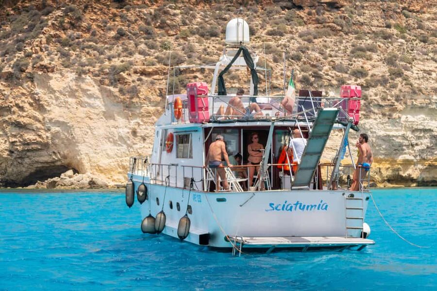 Lampedusa: Yacht excursion, swimming stops and typical lunch - Tabaccara: the first clear-water stop