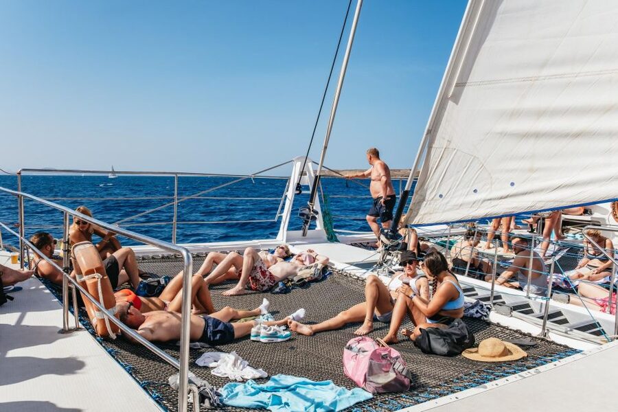 Lanzarote: Day Trip to the Papagayo Beaches by Catamaran - Sailing south from Puerto del Carmen