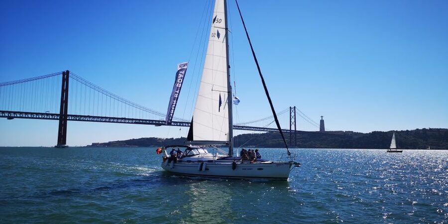 Lisbon: 2-Hour Sailing Yacht Cruise & Guided Tour w/2 drinks - Belém Tower and the 25 de Abril Bridge