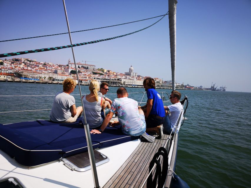Lisbon: 2-Hour Sailing Yacht Cruise & Guided Tour w/2 drinks - Alfama, São Jorge Castle, and the older city