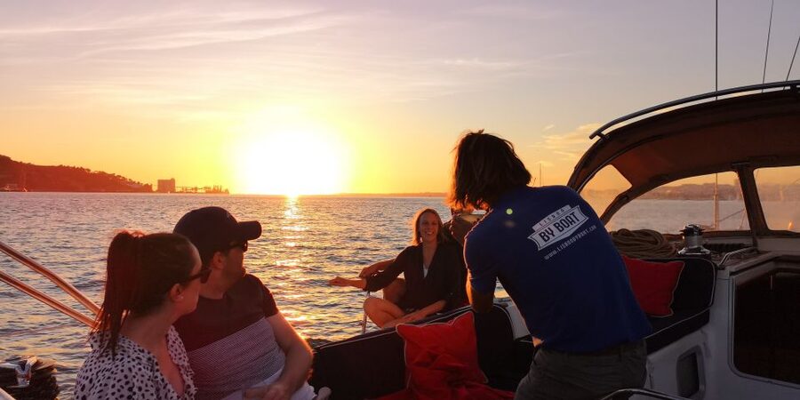 Lisbon: 2-Hour Sunset Sailing Tour on Luxury Sailing Yacht - Meeting near the Monument to the Discoveries