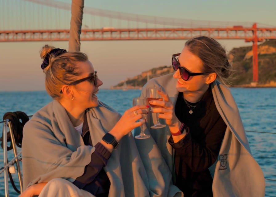 Lisbon 2 Hours Sailing Day Tour and Cruise With Drinks - Alfama from the water