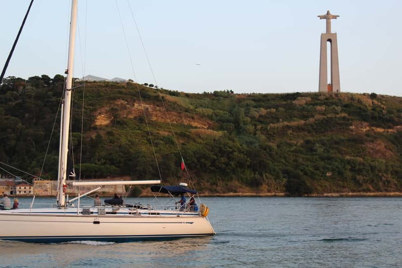 Lisbon: Classic Yacht Tour with Drinks and Pastel de Nata - A calm view of Lisbon from the Tagus