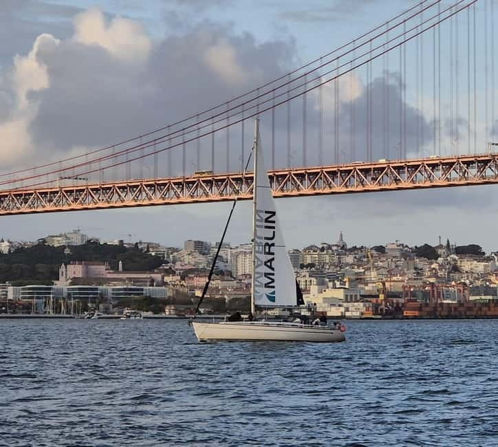 Lisbon: Classic Yacht Tour with Drinks and Pastel de Nata - What the two-hour route shows you