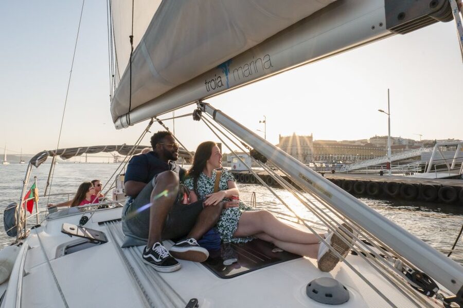 Lisbon: Daytime/Sunset/Night City Sailboat Tour with Drink - What the small group adds