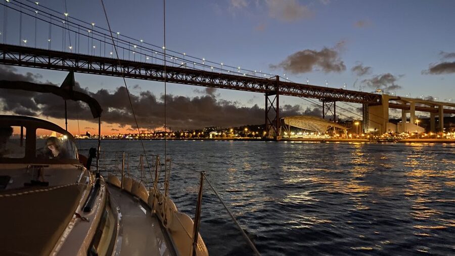 Lisbon: Luxury Sailboat Cruise at Night - What the two-hour format feels like