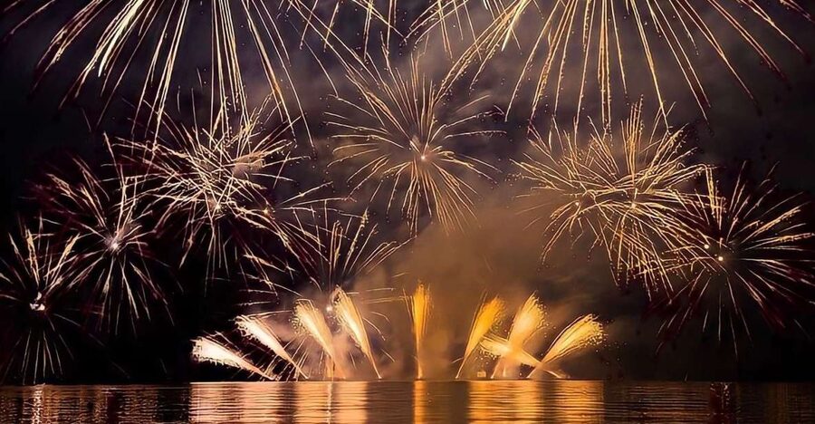 Lisbon: New Year’s Eve Fireworks Tagus River Sailing Cruise - What the $176 price really buys you