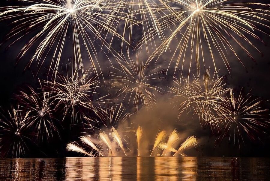 Lisbon: New Year’s Eve Fireworks Tagus River Sailing Cruise - Commerce Square before midnight
