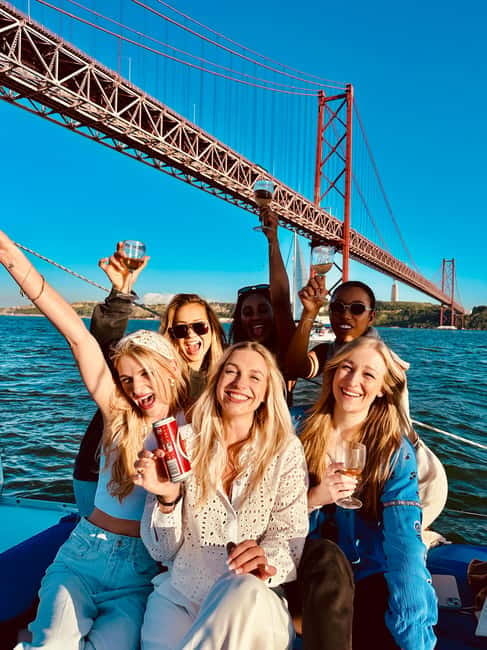 Lisbon On a Sailboat - Cultural Facts and Sailing Experience - Key points at a glance