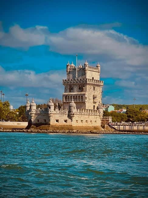 Lisbon On a Sailboat - Cultural Facts and Sailing Experience - Starting under the 25th of April Bridge