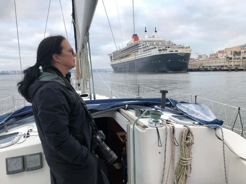 Lisbon: Private Sailing Experience with Locals - Drinks, conversation, and the private format
